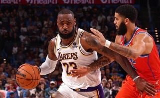 NBA – 40 LeBrono taškų ir 26-ą kartą paeiliui pralaimėję bei lygos antirekordą pakartoję  "Pistons"